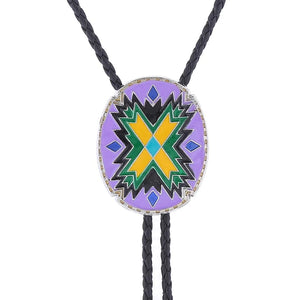Bolo tie i justerbart läder med färgstarkt totemmönster Ljus violett