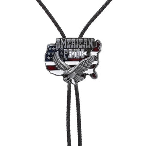Bolo tie med örn- och flaggmotiv i metall Flerfärgad
