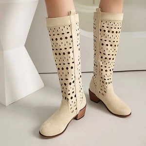 Cowboyboots i mocka med utskuret mönster och rund tå
