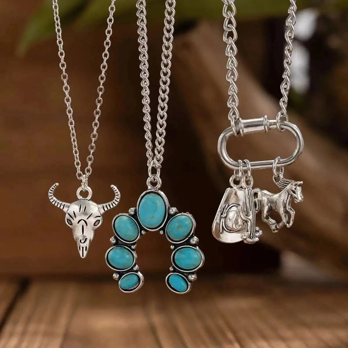 Flerradigt halsbandsset i western stil med turkos och cowboy-berlocker Silver med 3st