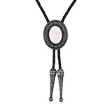 Bolo tie i läder med natursten Vit