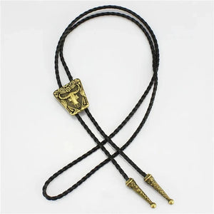 Bolo tie med oxskalle i metall och läderband