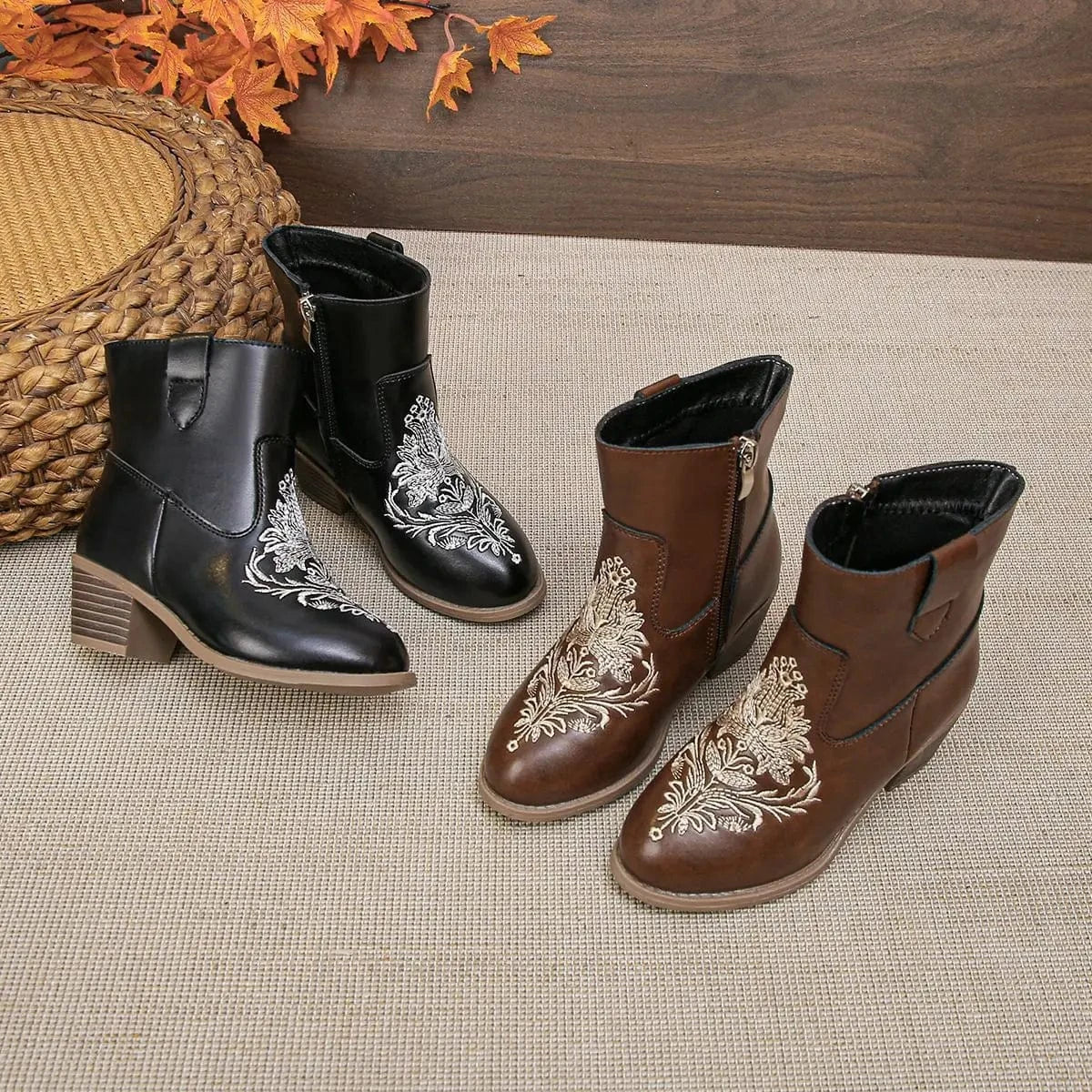 Broderade cowboyboots för flickor med vintageblommönster
