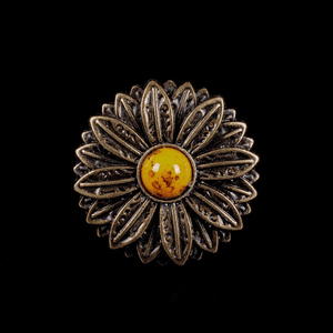Concho i Antikkoppar med Blomdekor och Gul Turkossten 30mm
