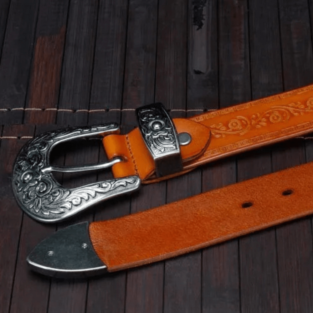 Cowboybälte i Präglat Läder med Tjockt Stålspänne