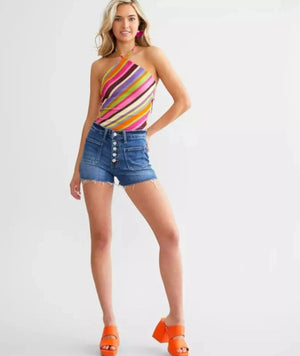 Högmidjade jeansshorts med knappgylf för dam