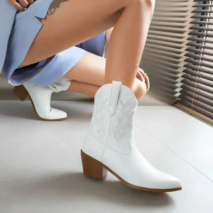 Låga cowboyboots i glänsande läderlook med broderi