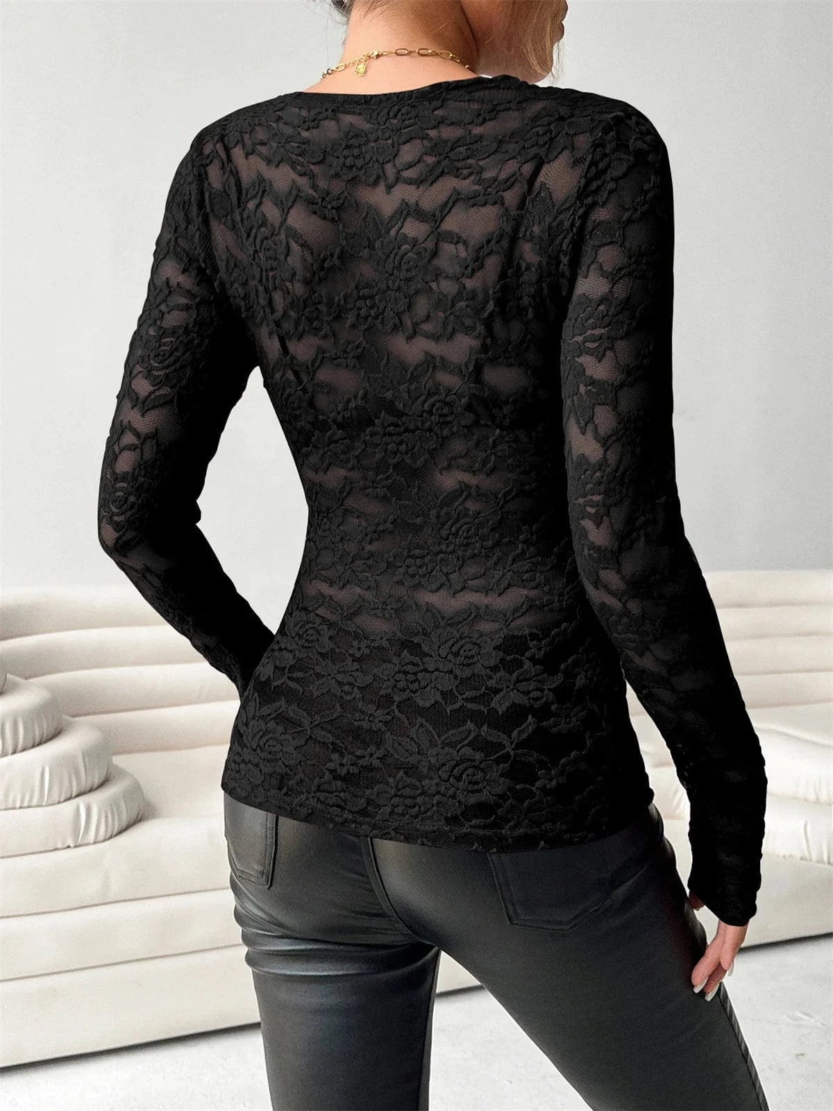 Topp blus i spets med långa ärmar